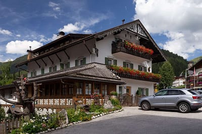 apartments with parking val di fassa
